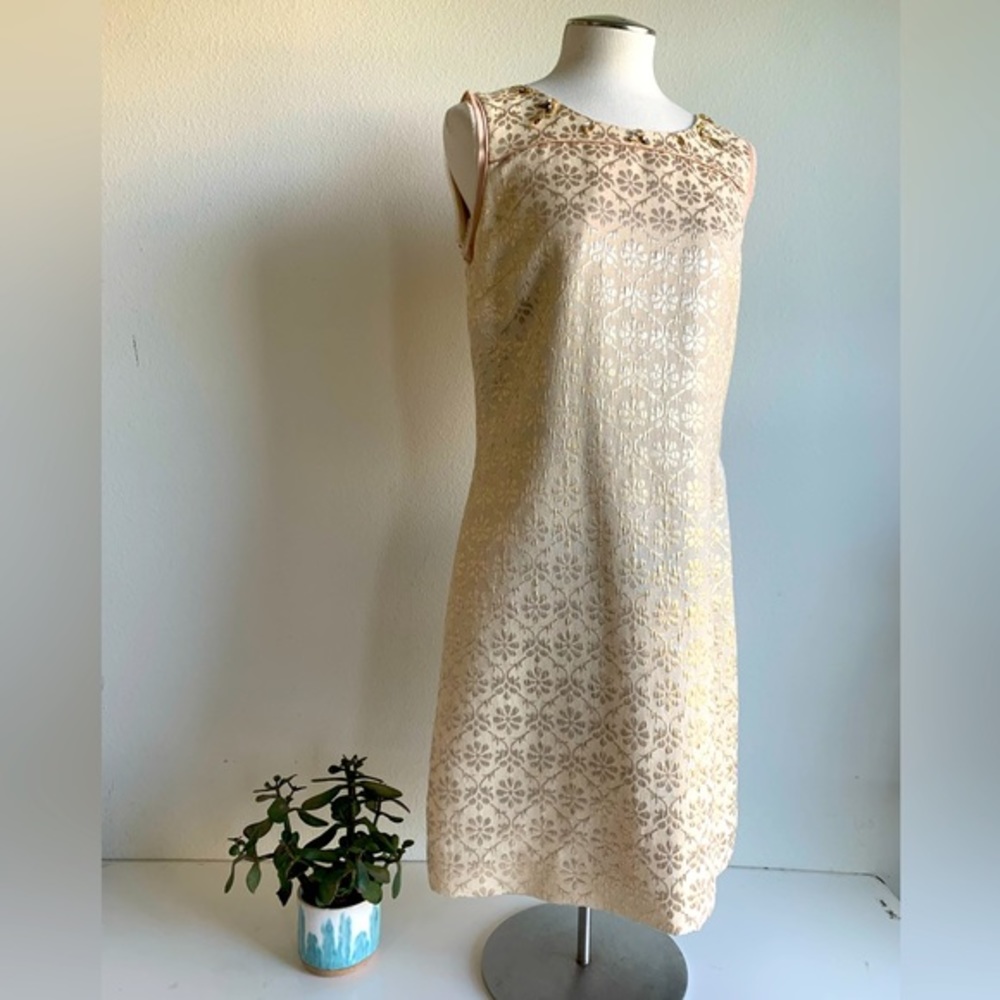 Jessica Simpson Sleeveless Champagne color jewel neckline, gold dress, size 10‎